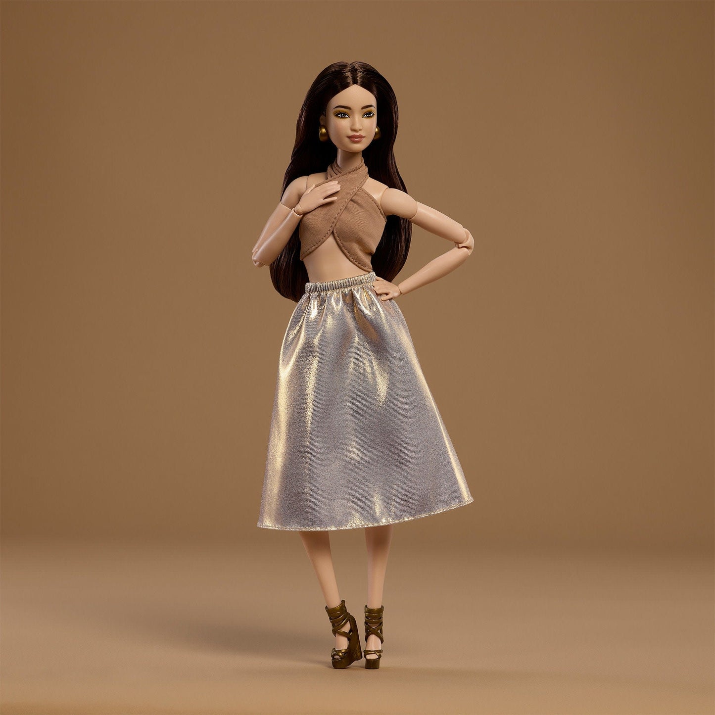 Muñeca Barbie Basics Collector 06 Cabello Castaño